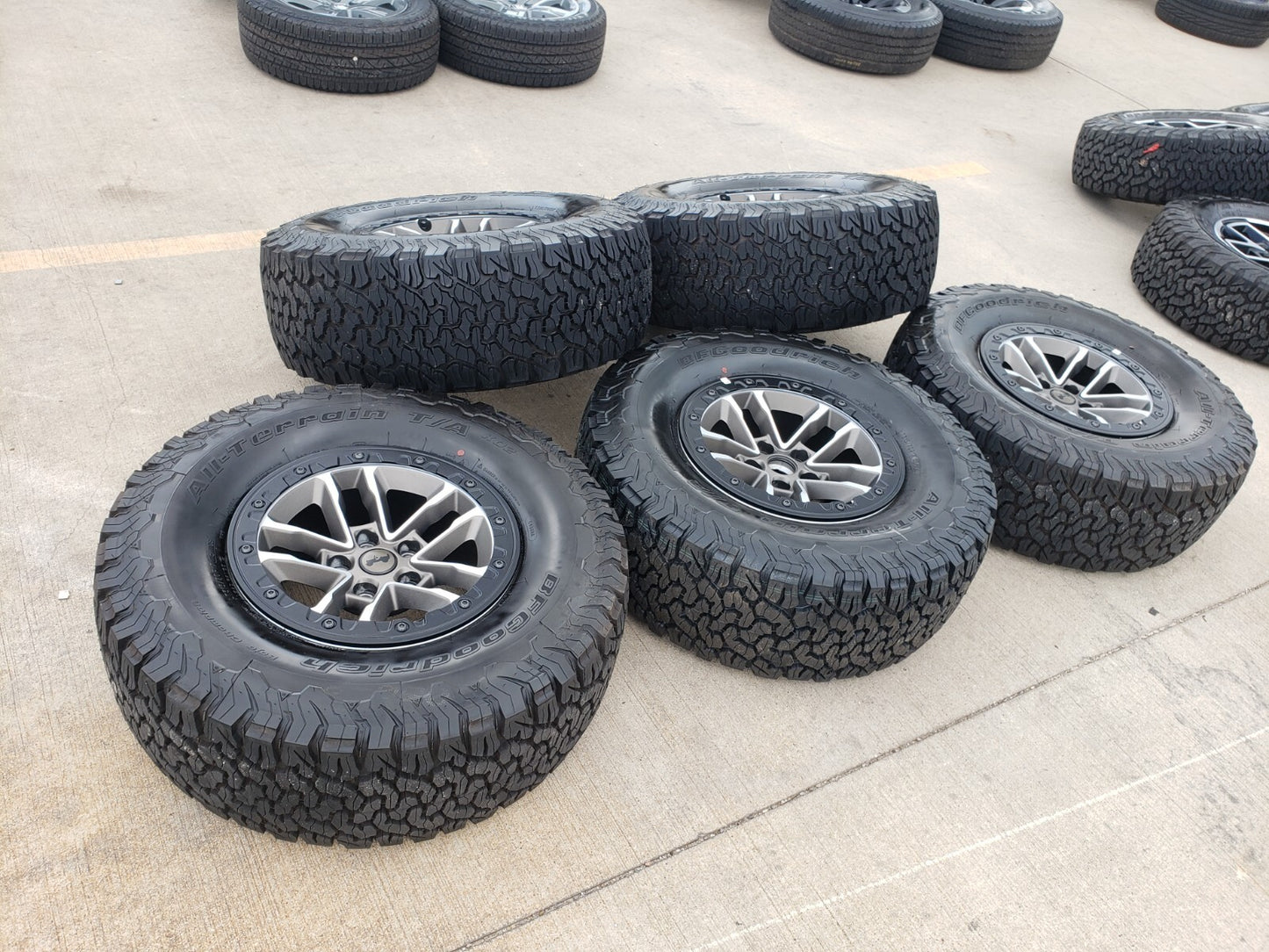 17" Jeep Wrangler 392 Gladiator Rubicon OEM BEADLOCK wheels rims NEW 2024 2025
