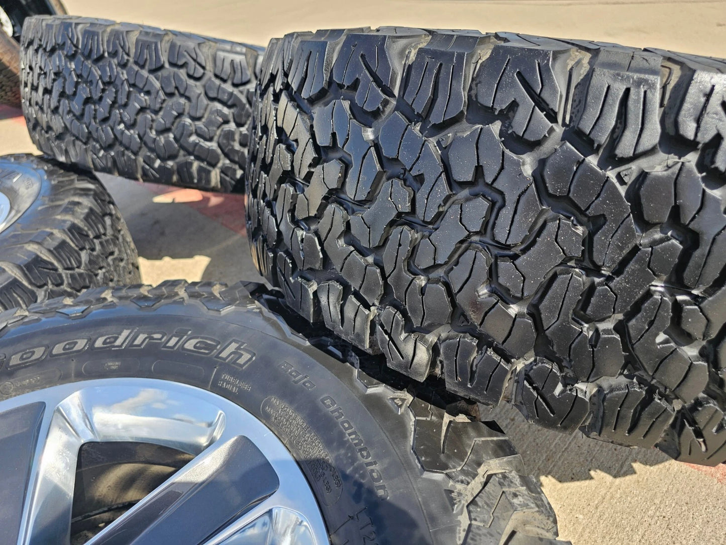 18" Jeep Wrangler Sahara Rubicon OEM 9221 9255 wheels rims BFG 33"