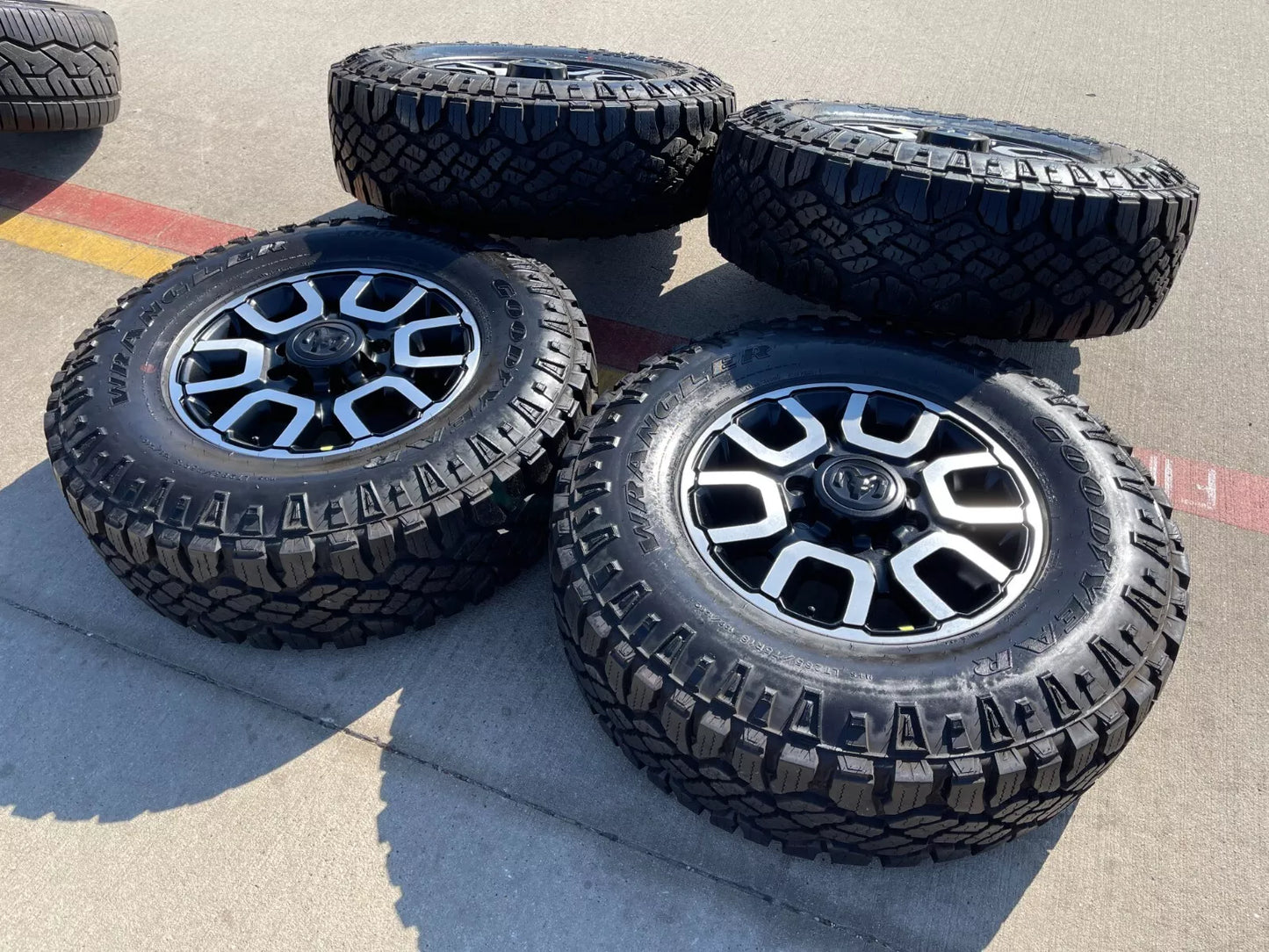 18" Ram 2500 3500 LARAMIE OEM wheels rims 2694 tires 35" DURATRAC NEW