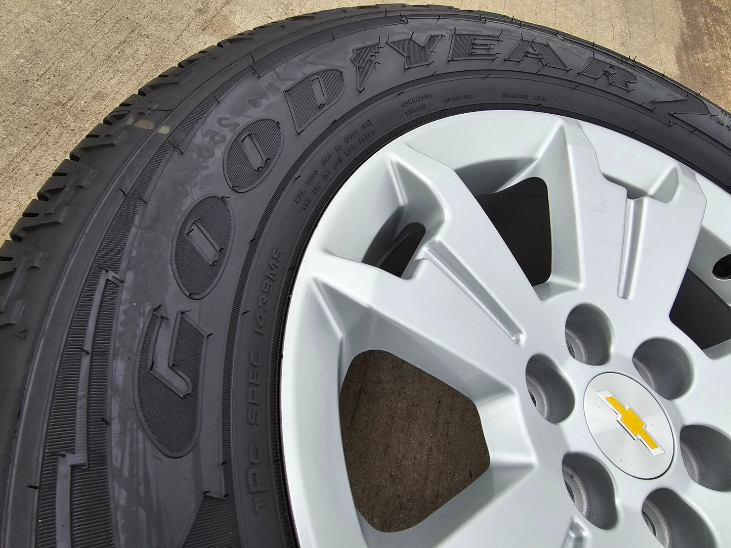 17" Chevy Colorado GMC Canyon OEM 5672 wheel rim tire 2019 2020 2021 2022 NEW