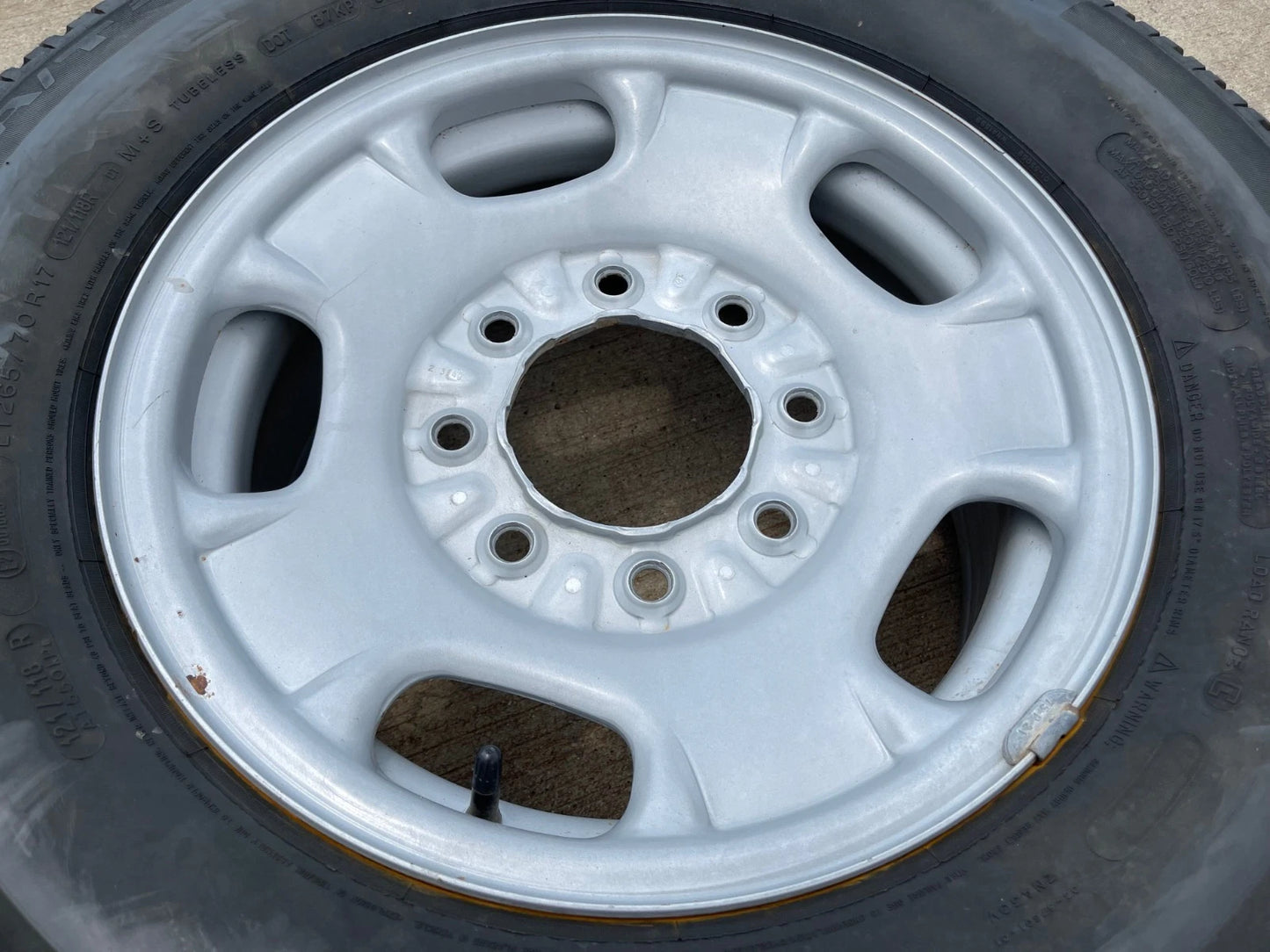17" Chevy Silverado GMC Sierra 2500 OEM 8095 wheel rim MICHELIN LTX A/T2