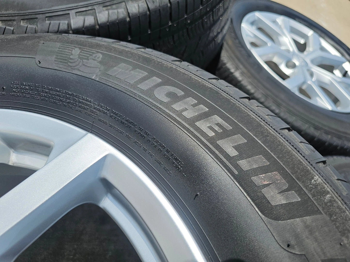 18" Jeep Grand Cherokee L OEM wheels rims 9285 Durango tires MICHELIN