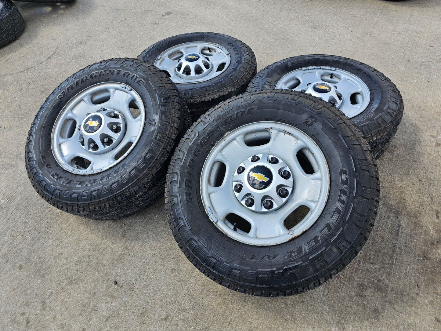 17" Chevy Silverado GMC Sierra 2500 OEM 8095 wheels rims DUELER Revo 3 A/T