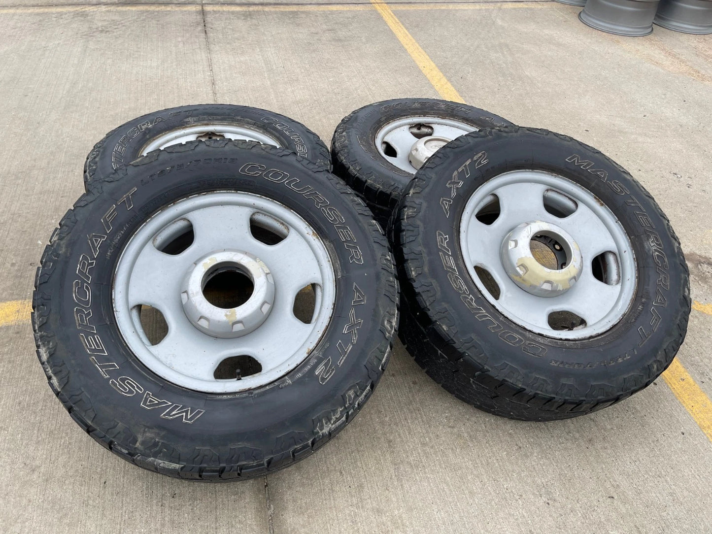 (1) 18" Ford F-250 F-350 OEM 3601 steel spare wheel rim tire