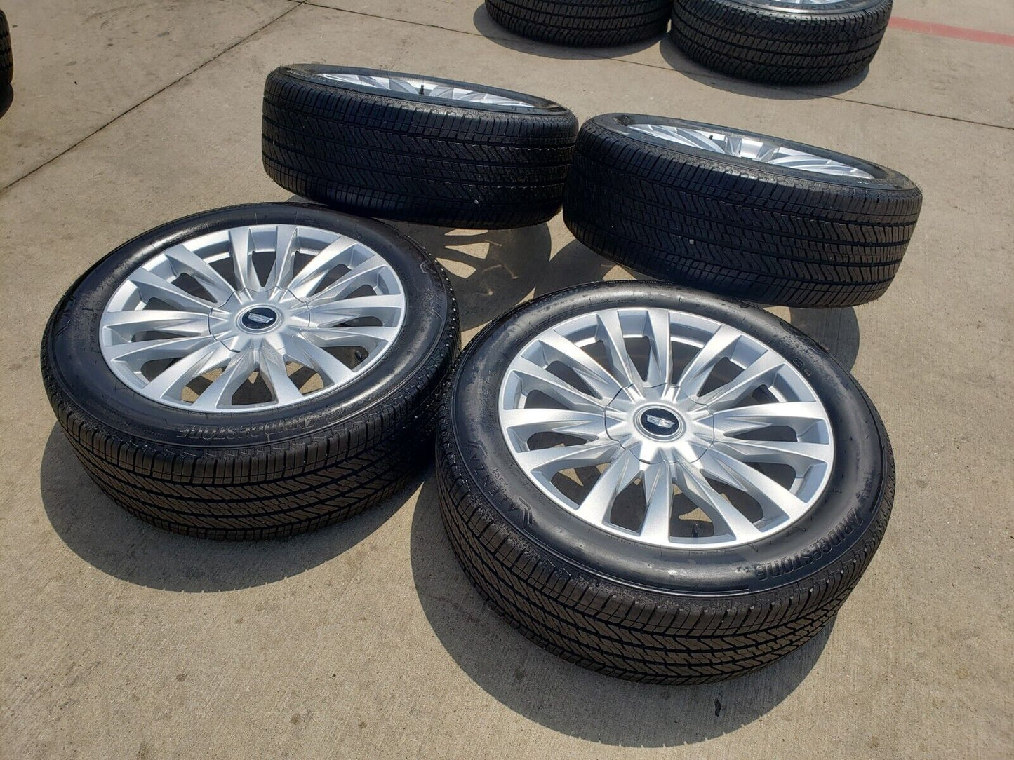 22" Cadillac Escalade Platinum OEM wheels rims 95026 tires NEW