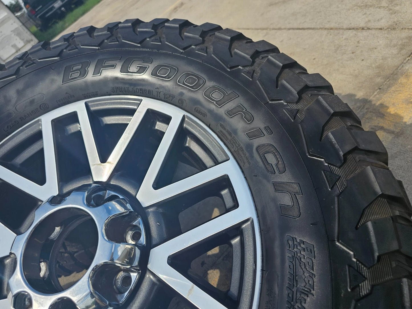 20" Ford F-250 F-350 OEM 10104 LARIAT rims wheels BFG KM2 37"