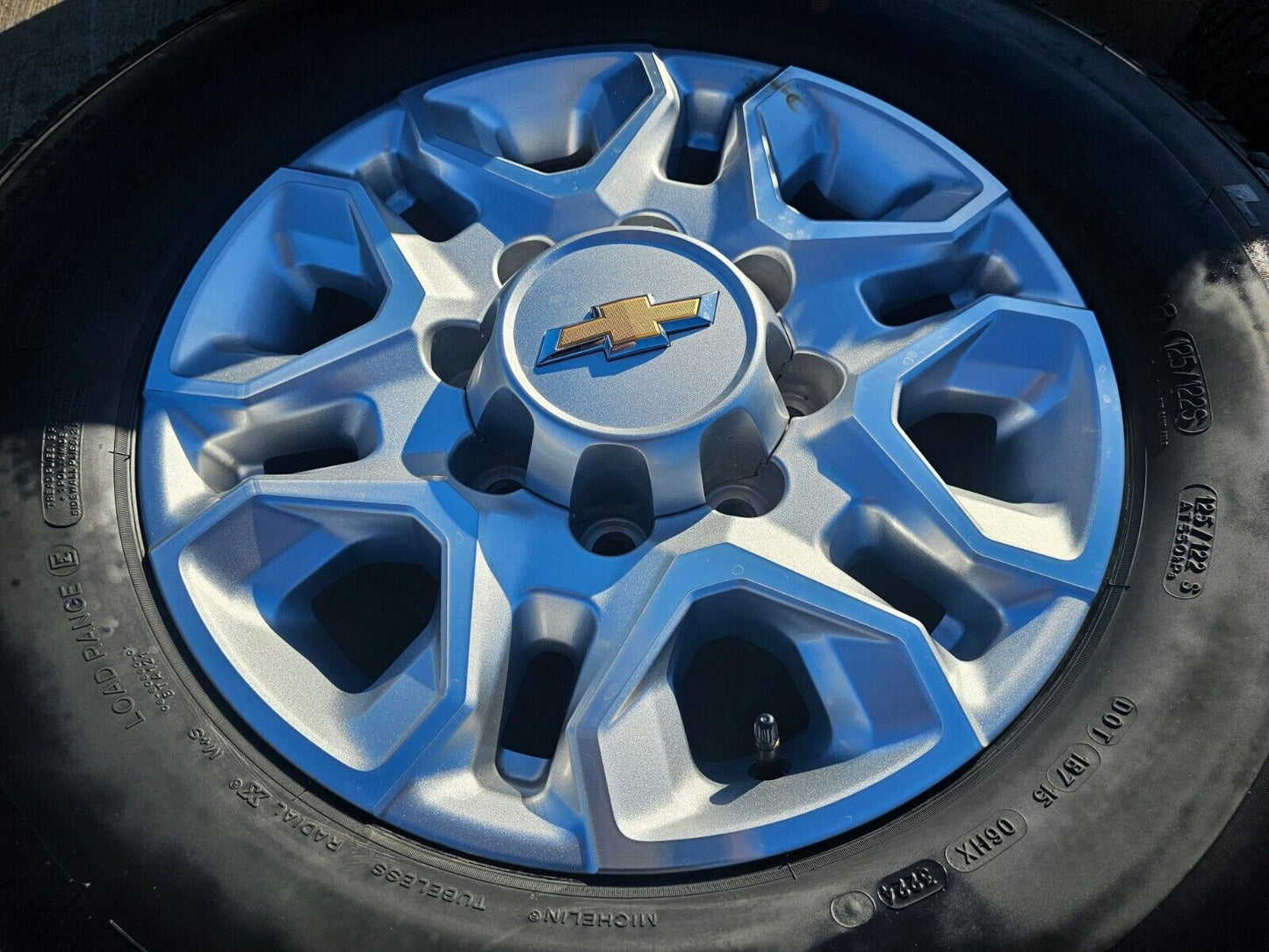 18" Chevy Silverado 2500 3500 OEM 5959 wheels rims MICHELIN 2023 2024 2025 NEW
