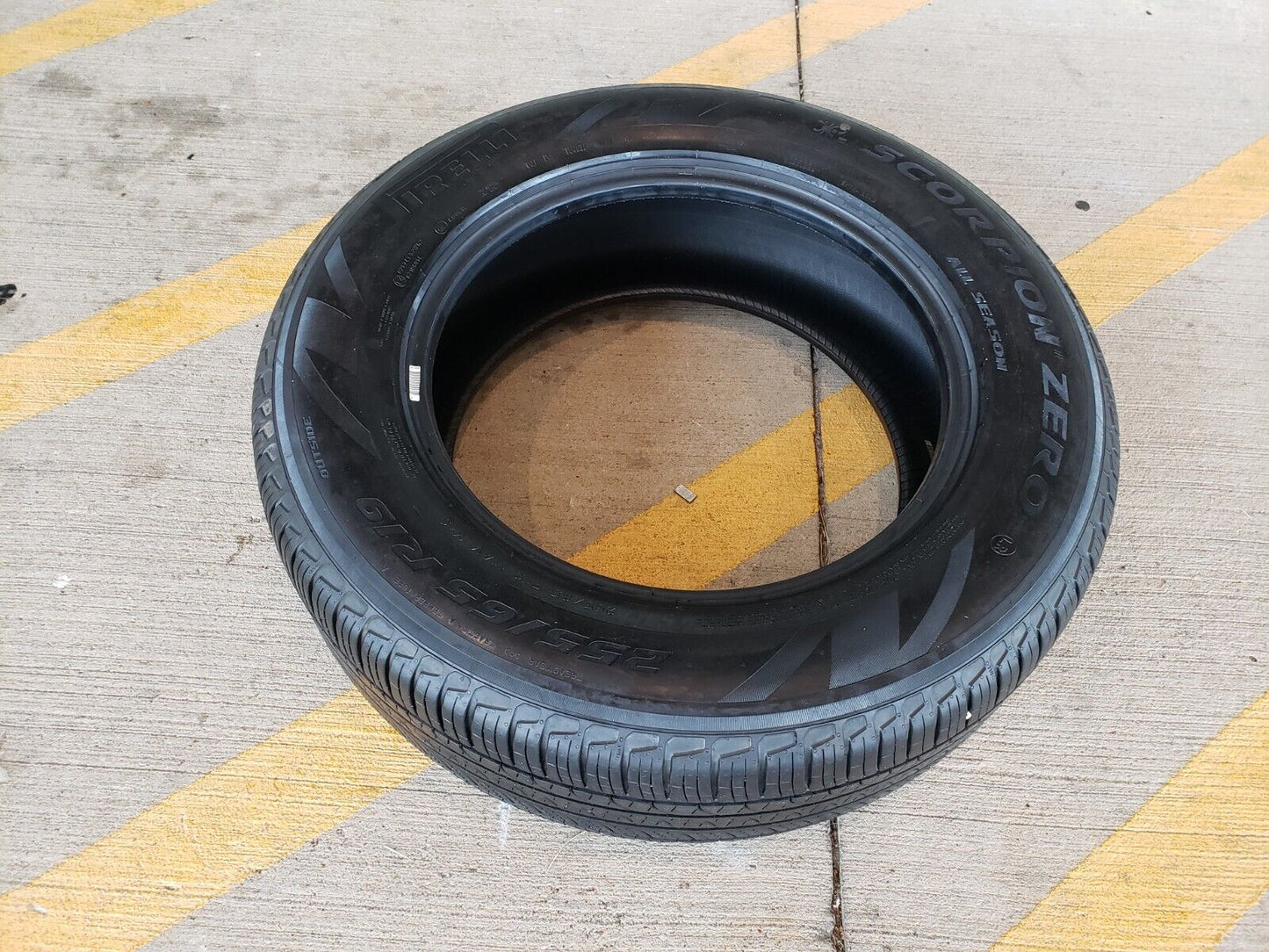 (1) 255/65/19 Pirelli Scorpion Zero A/S tire 114V 255/65r19 M+S LR