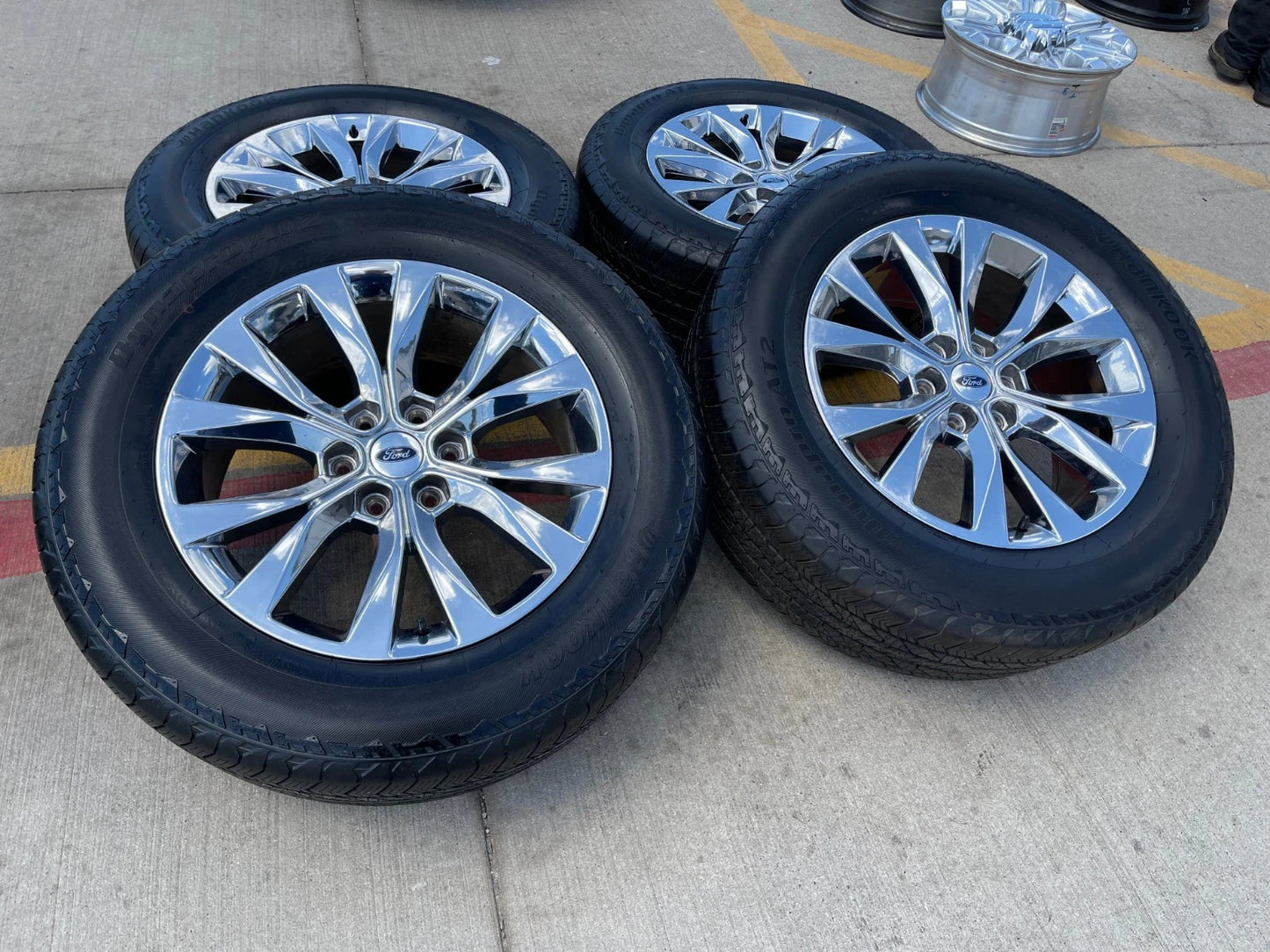 20" Ford F-150 Expedition chrome rims wheels 10003 OEM tires CLEAN