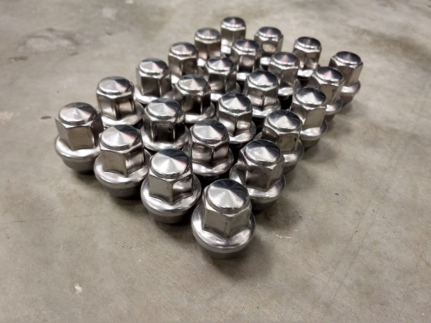(24) OEM Ford lug nuts Polished F-150 Expedition 14x1.5 2016 2017 2018 2019 2020
