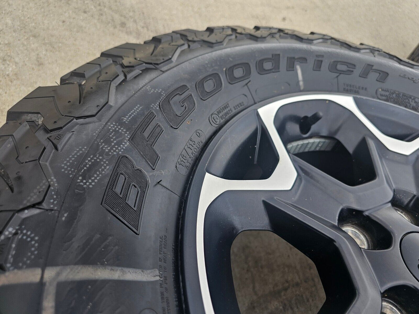 17" Jeep Wrangler Rubicon OEM wheels rims Gladiator 96832 9282 2023 2024 2025