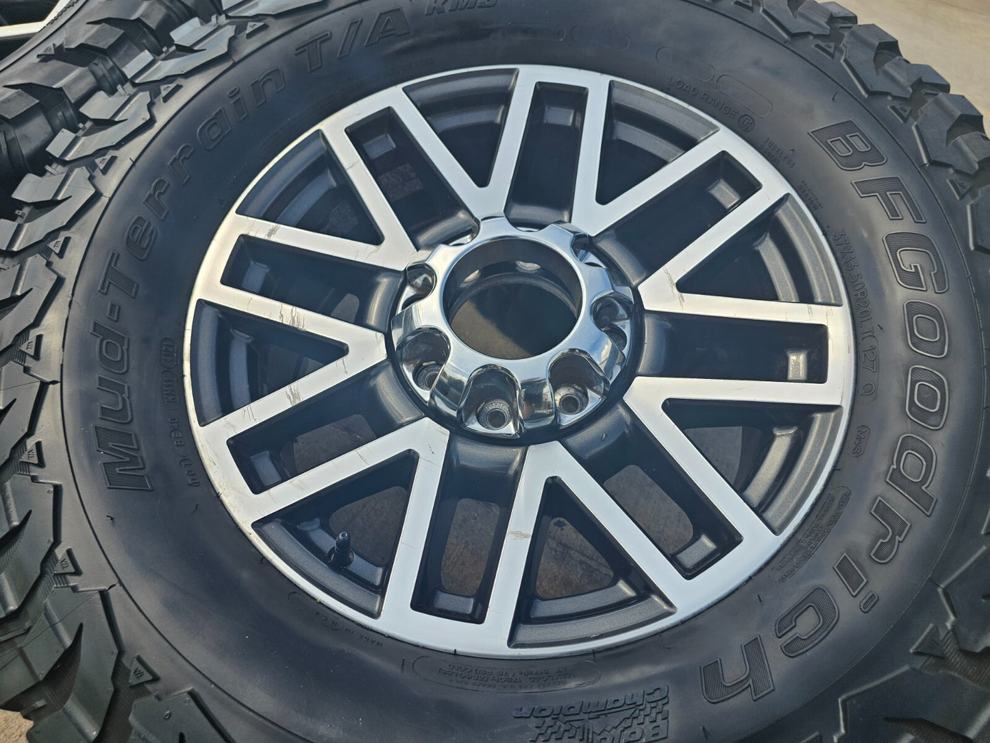 20" Ford F-250 F-350 OEM 10104 LARIAT rims wheels BFG KM2 37"