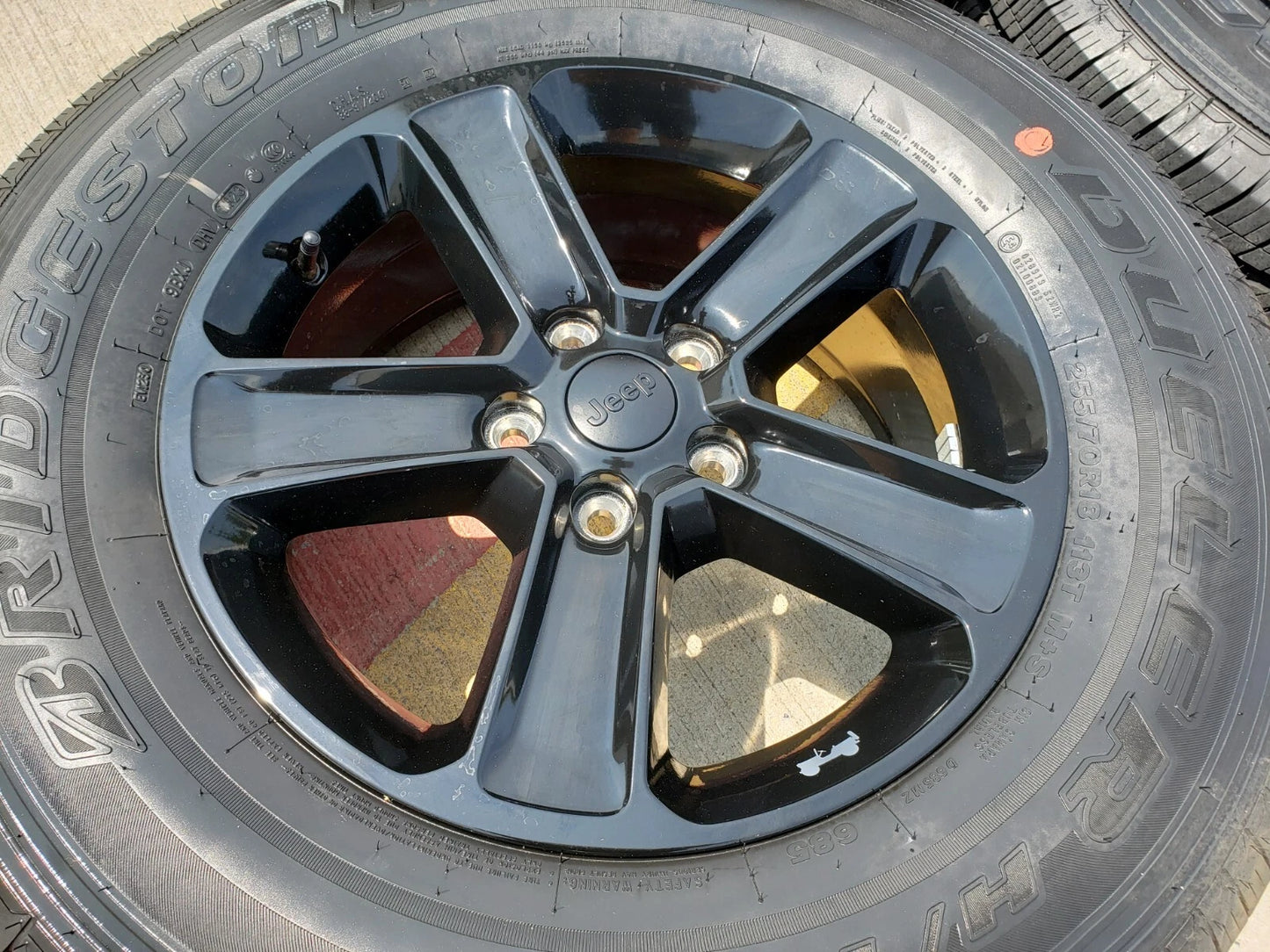 18" Jeep Wrangler Altitude Black OEM wheels rims 9255 9221 tires 2022 2023 2024