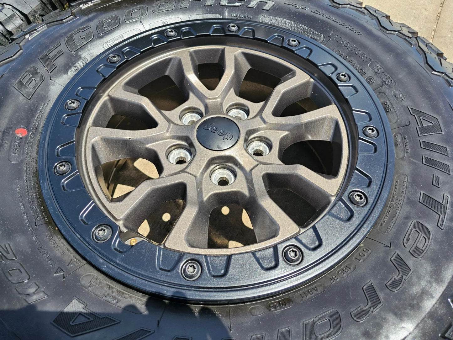 17" Jeep Wrangler 392 Gladiator Rubicon OEM 9304 95240 BEADLOCK wheels rims NEW