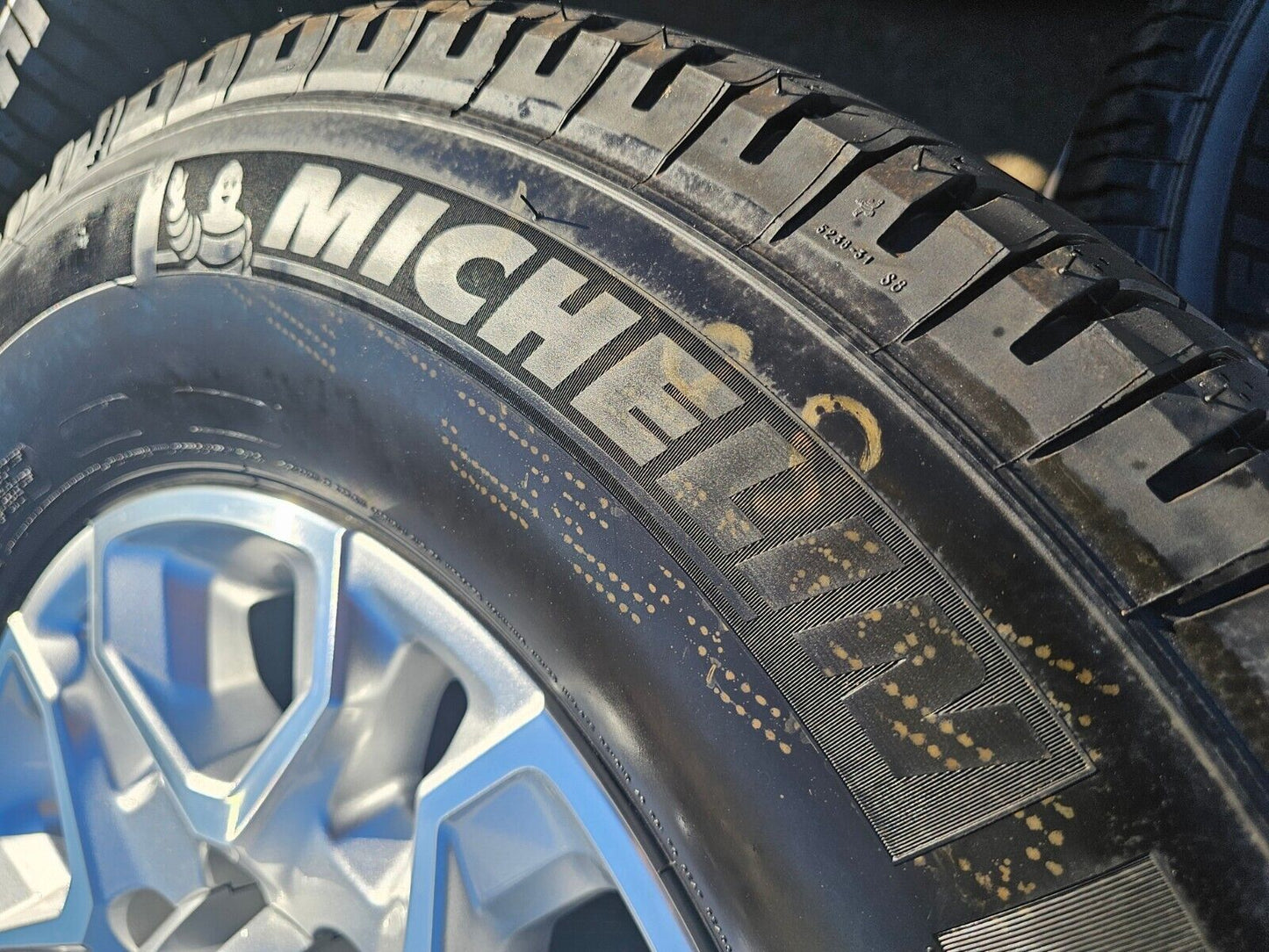 18" Chevy Silverado 2500 3500 OEM 5959 wheels rims MICHELIN 2023 2024 2025 NEW