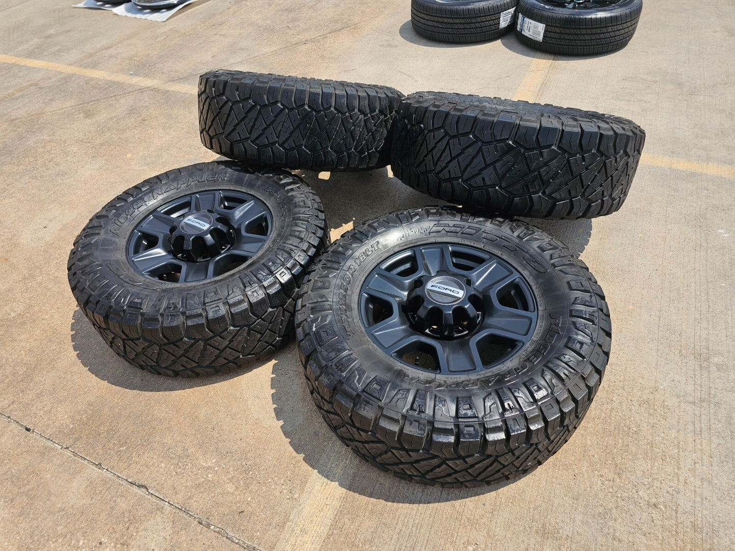 18" Ford F-250 F-350 TREMOR FX-4 OEM black wheels 10298 tires 35"