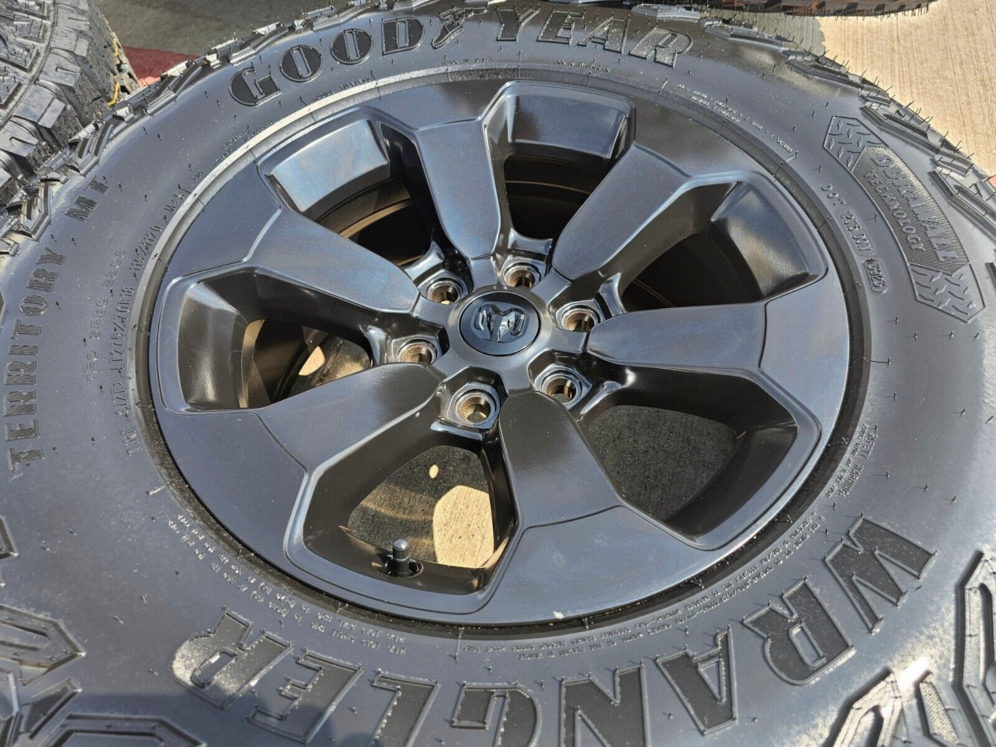 18" Dodge Ram 1500 Rebel Black OEM 2671 wheels rims 33" M/T 2022 2023 2024 NEW
