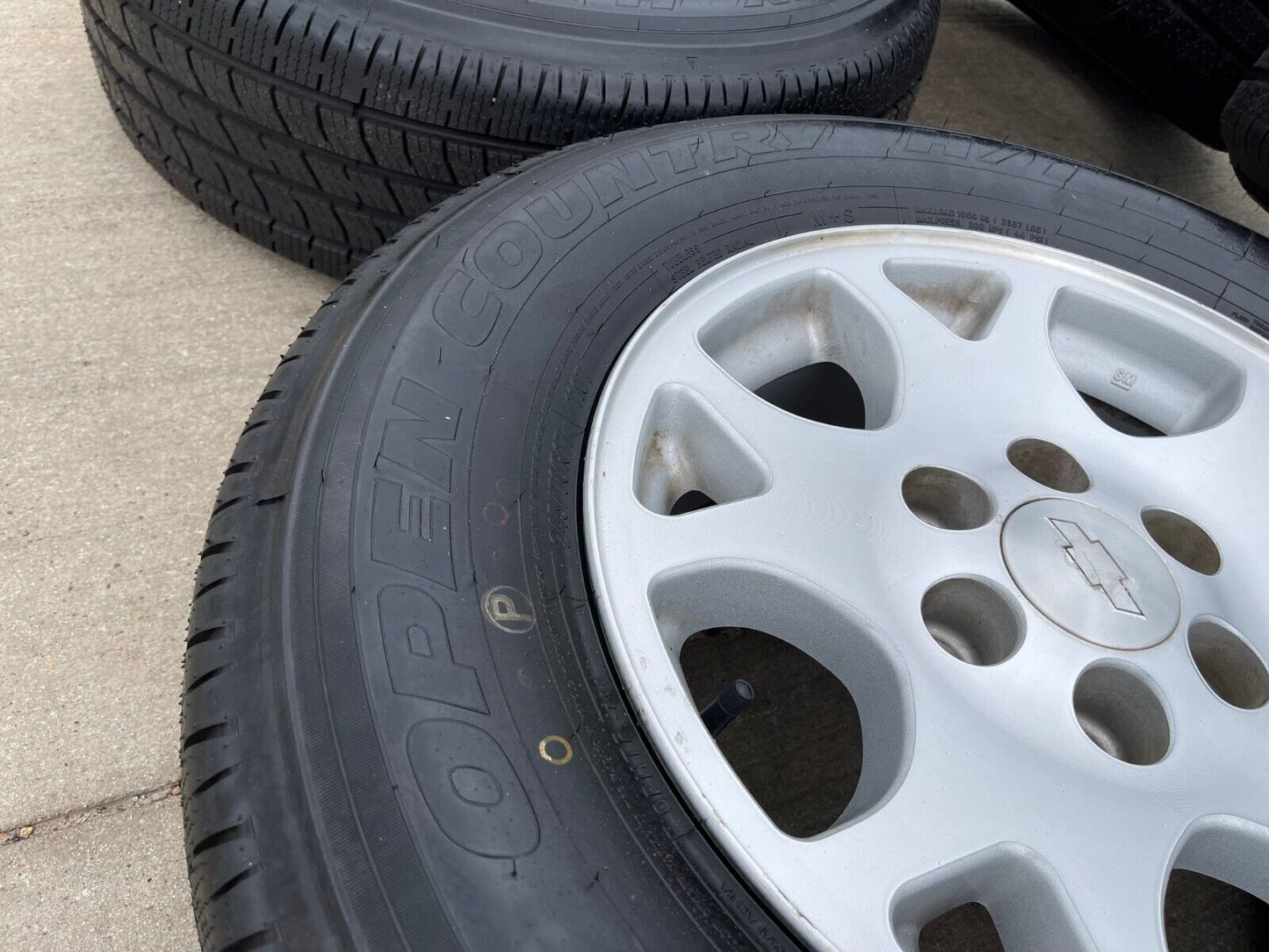 17" Chevy Silverado 1500 Tahoe Suburban Z71 OEM 5117 wheels rims tires