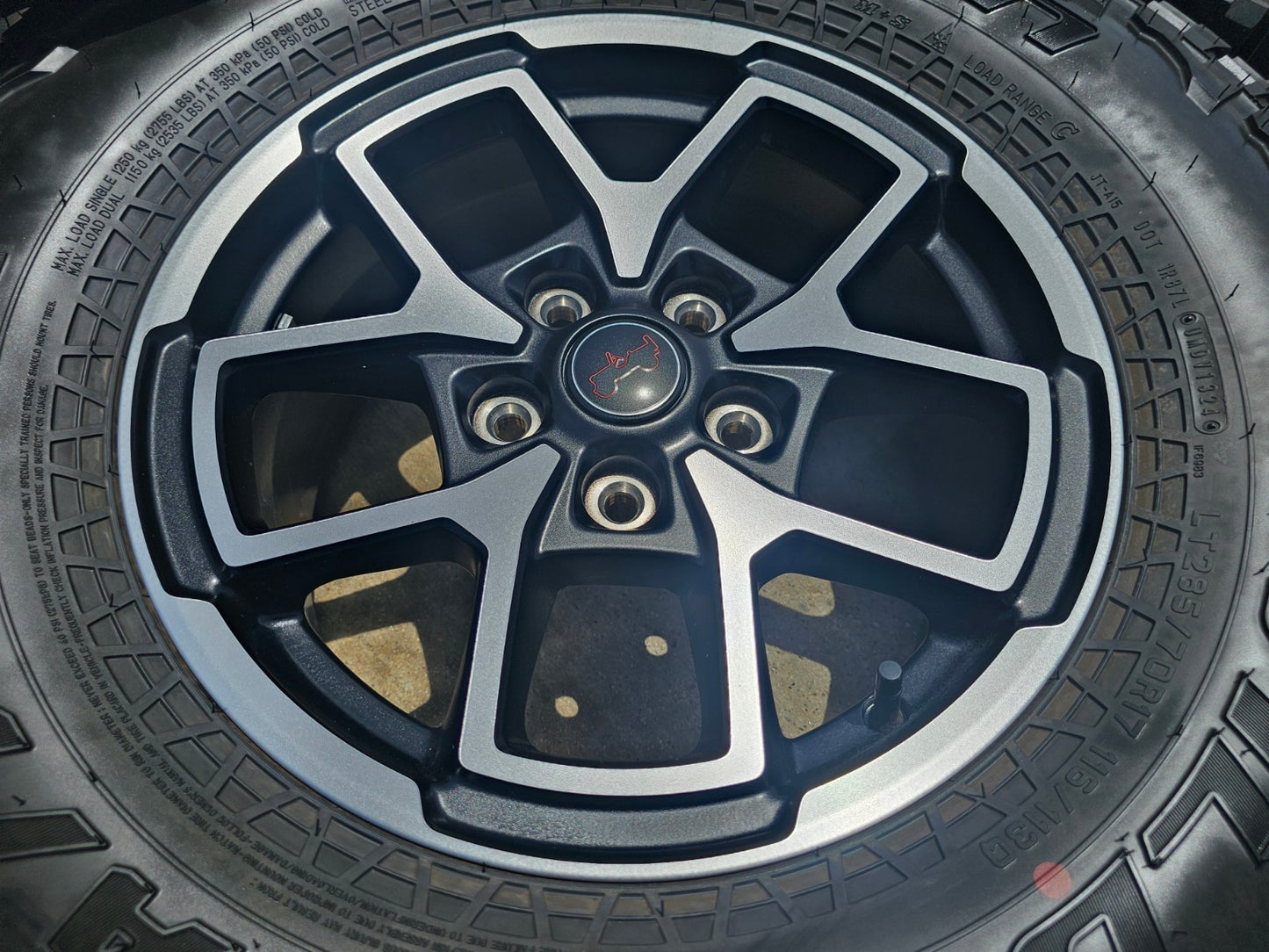 17" Jeep Wrangler Rubicon OEM wheels rims Gladiator tires A/T3 2025 NEW