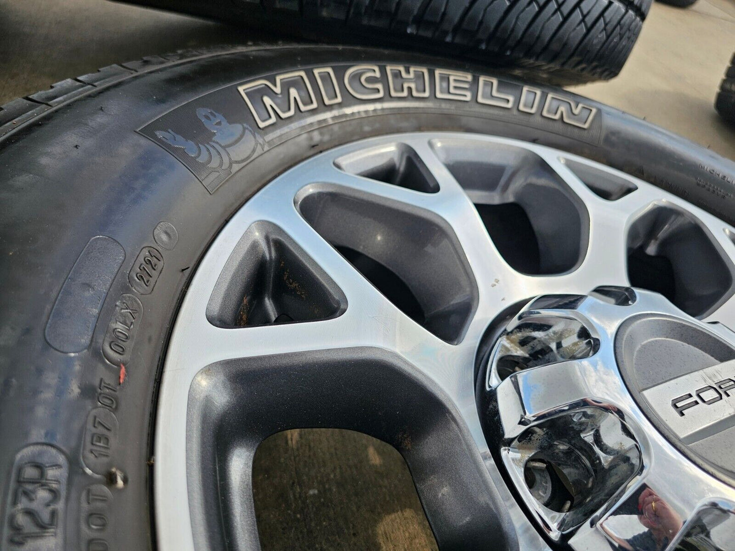 20" Ford F-250 F-350 OEM Lariat wheels rims 10292 tires