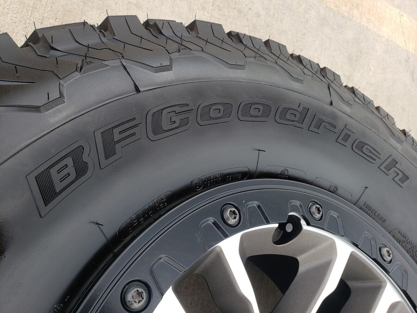 17" Jeep Wrangler 392 Gladiator Rubicon OEM BEADLOCK wheels rims NEW 2024 2025