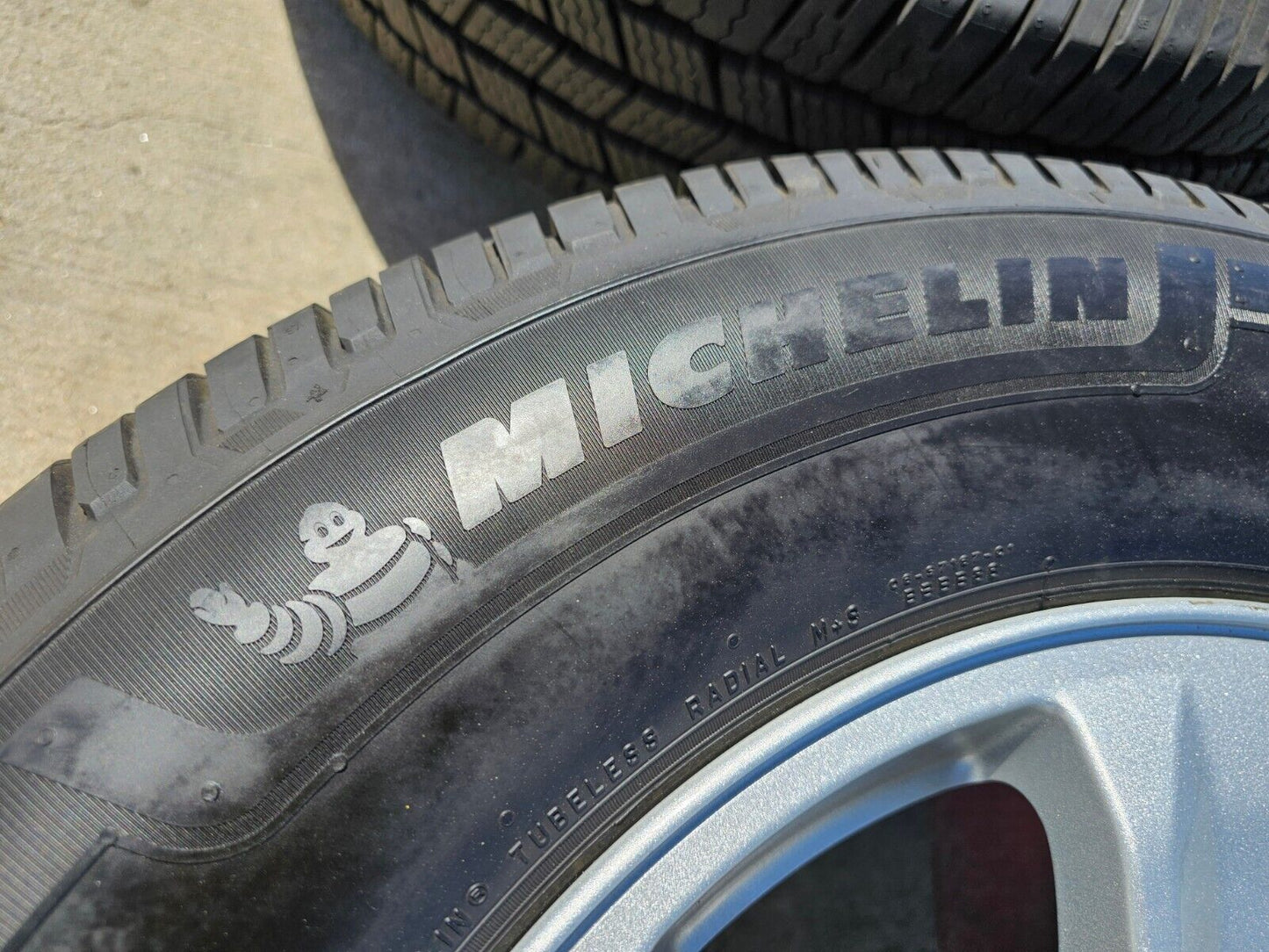 17" Ford F-150 Expedition OEM 3995 rims wheels tires MICHELIN