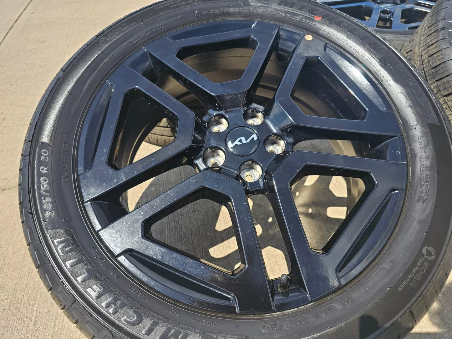 20" Kia Telluride Prestige X-PRO OEM wheels rims 74721 Sedona 2023 2024 2025 NEW