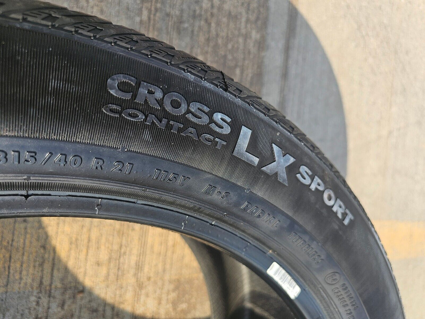 (1) 315/40/21 Continental Cross Contact LX Sport tire