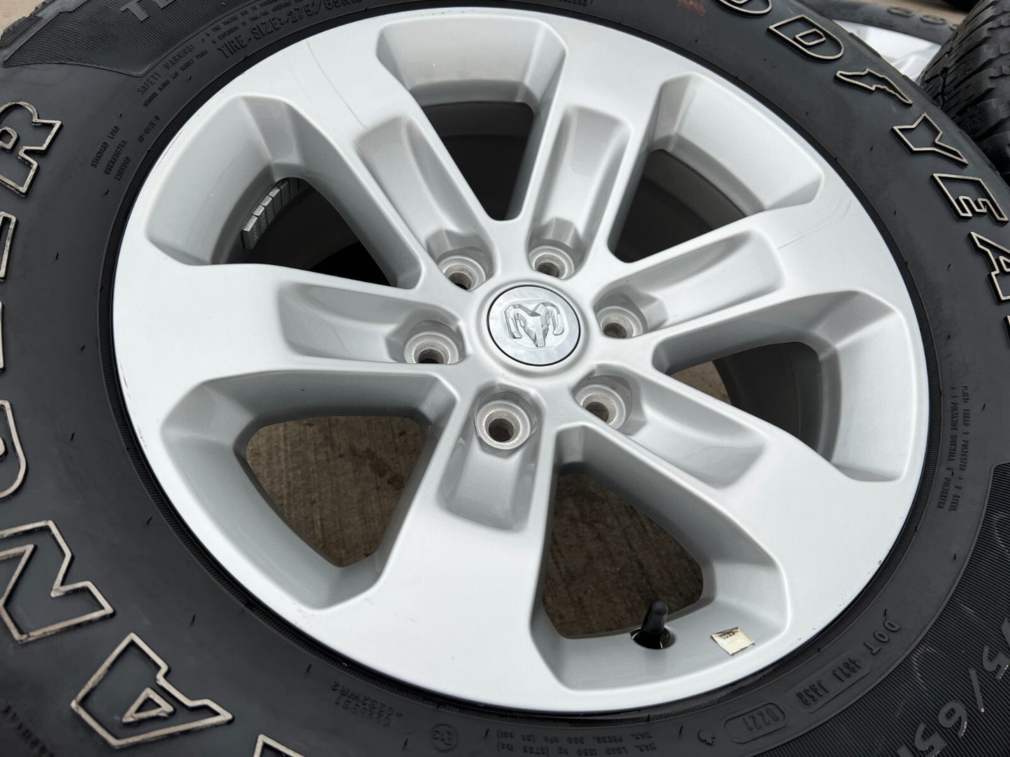 18" Dodge Ram 1500 OEM Lariat wheels rims tires