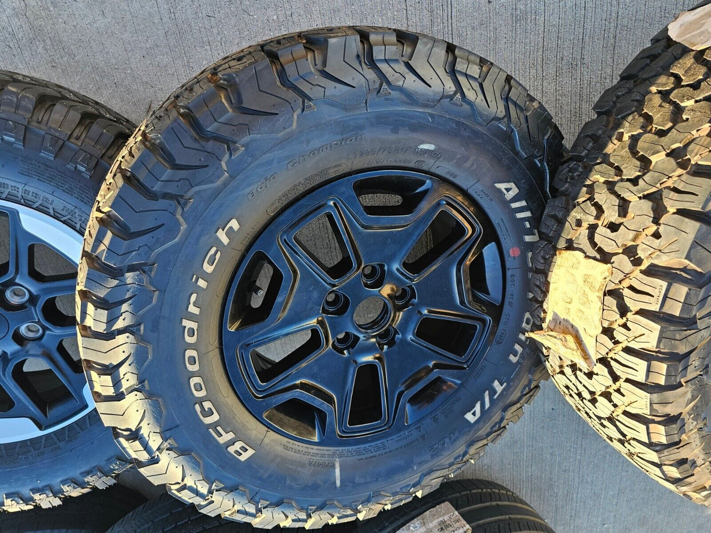 17" Jeep Wrangler OEM wheel rim SPARE 9118 tire spare BFG 33"