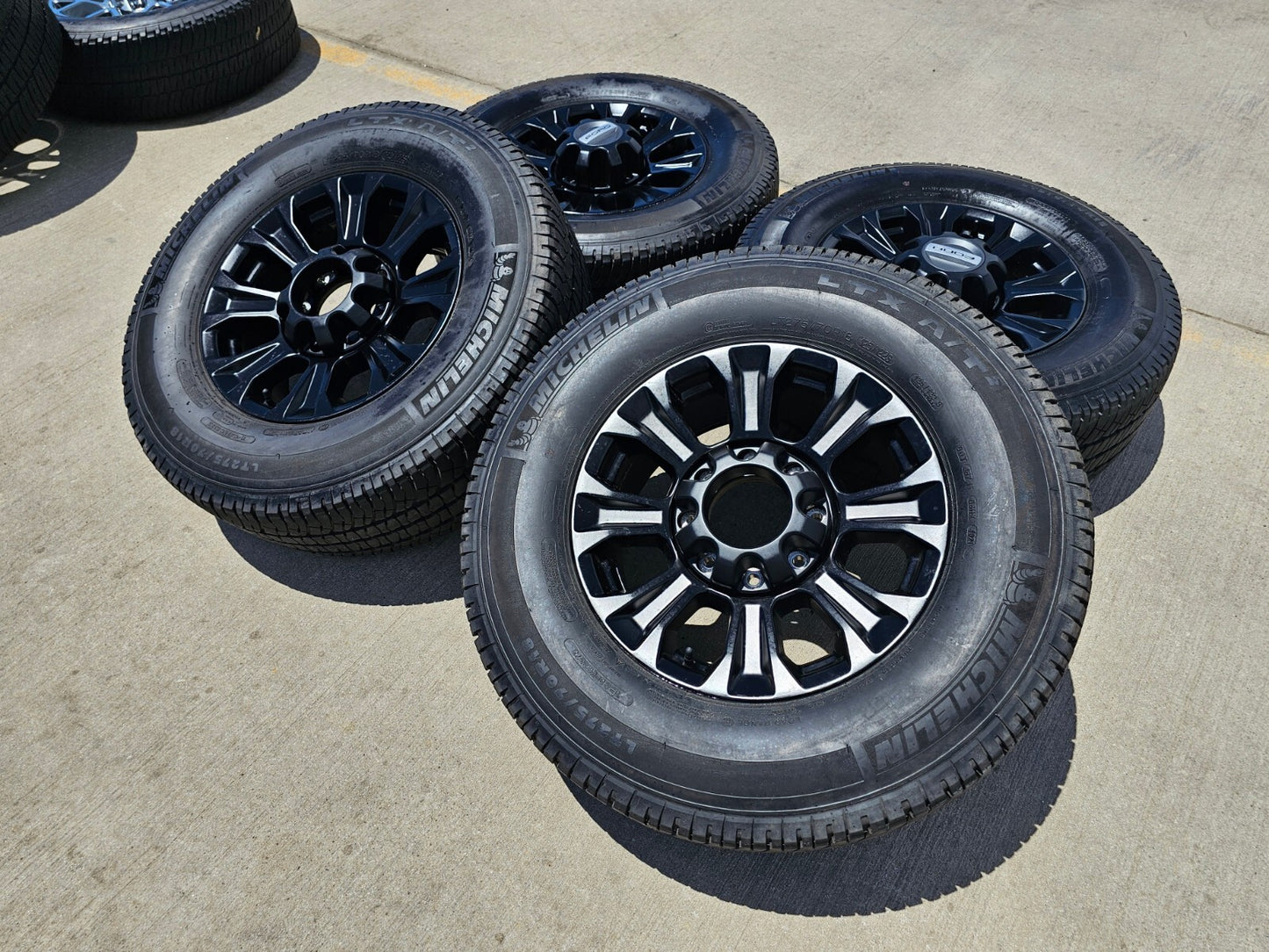 18" Ford F-250 F-350 OEM rims wheels 10097 tires MICHELIN