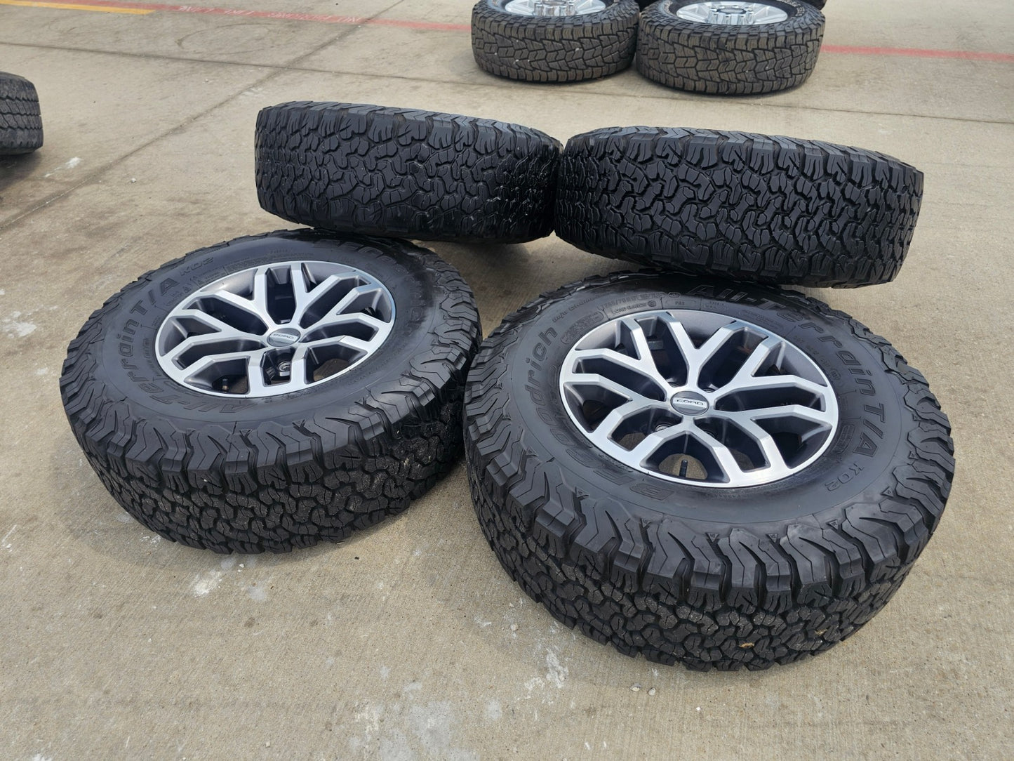 17" Ford F-150 Raptor OEM 10115 rims wheels tires BFG KO2 A/T 33"