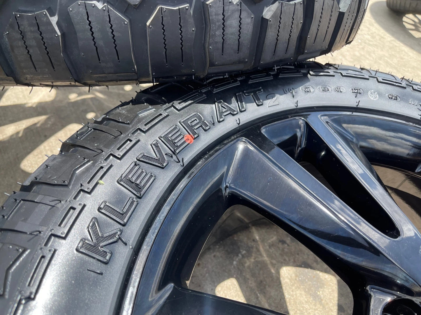 20" Jeep Grand Cherokee L OEM wheels rims 2393 KENDA tires NEW