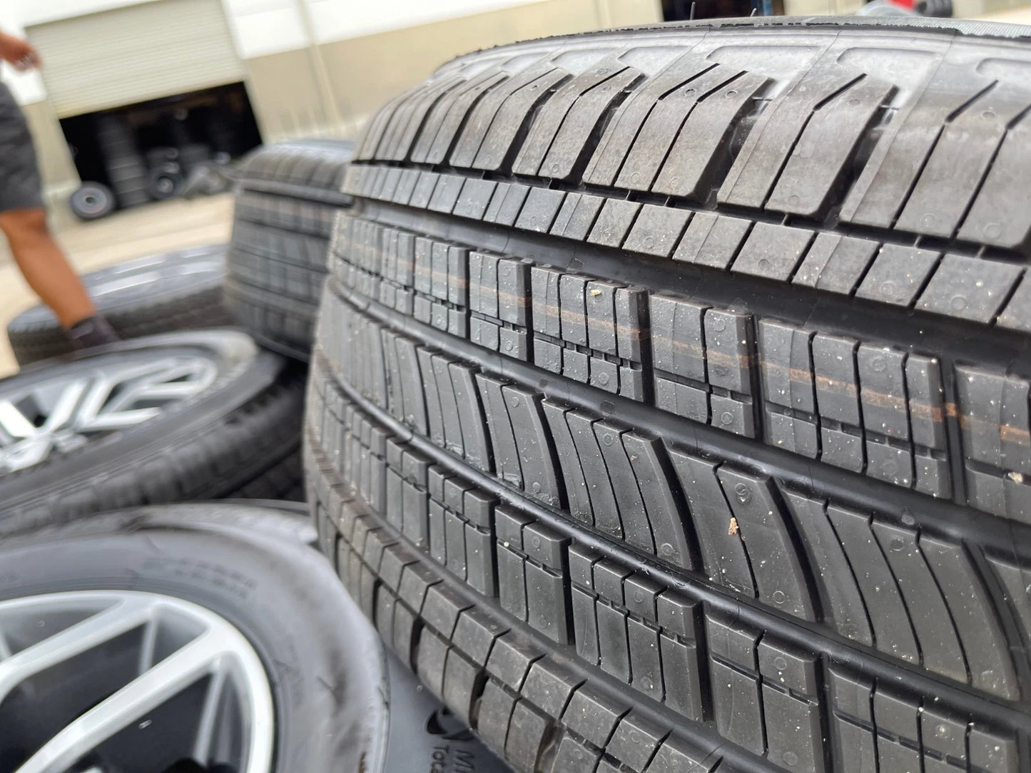 18" Ford F-150 Lariat OEM rims wheels 10342 tires NEW MICHELIN