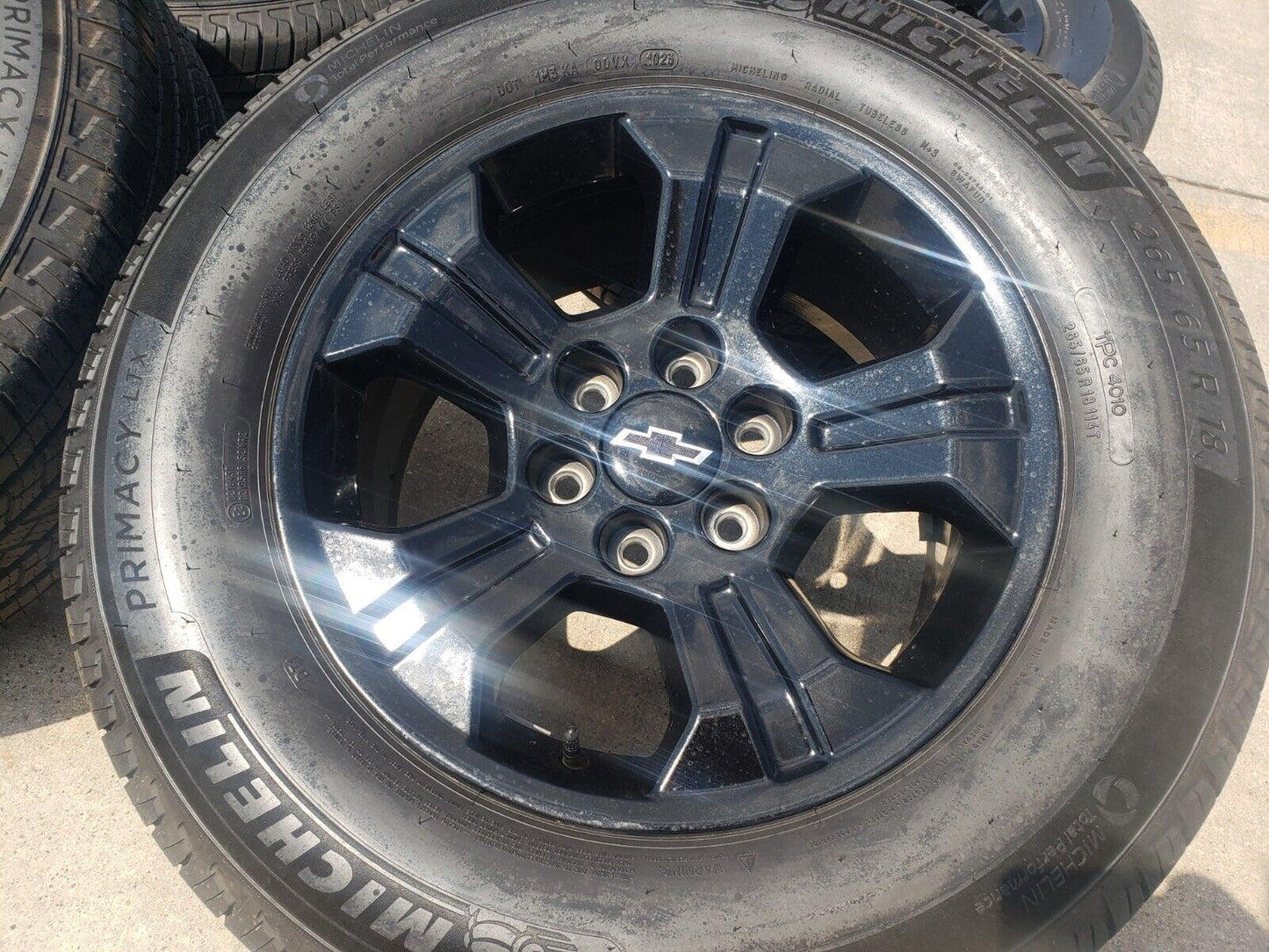 18" Chevy Tahoe Suburban Z71 OEM 5647 5753 wheels MICHELIN tires Silverado NEW