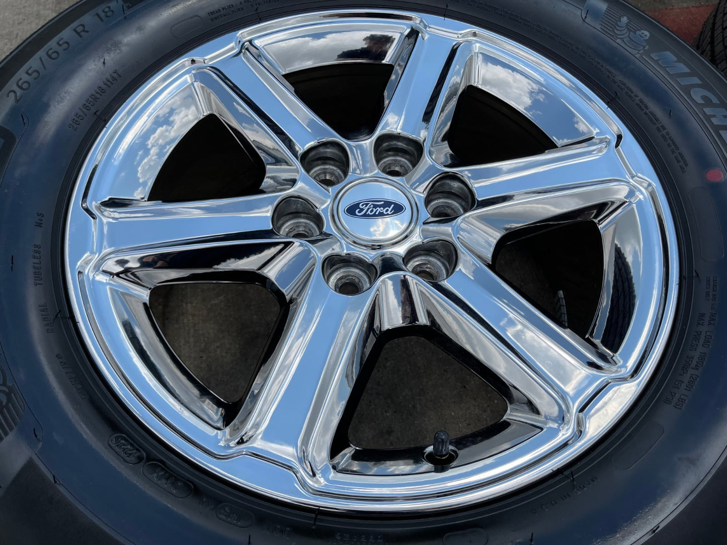 18" Ford F-150 Expedition OEM chrome rims wheels tires MICHELIN NEW