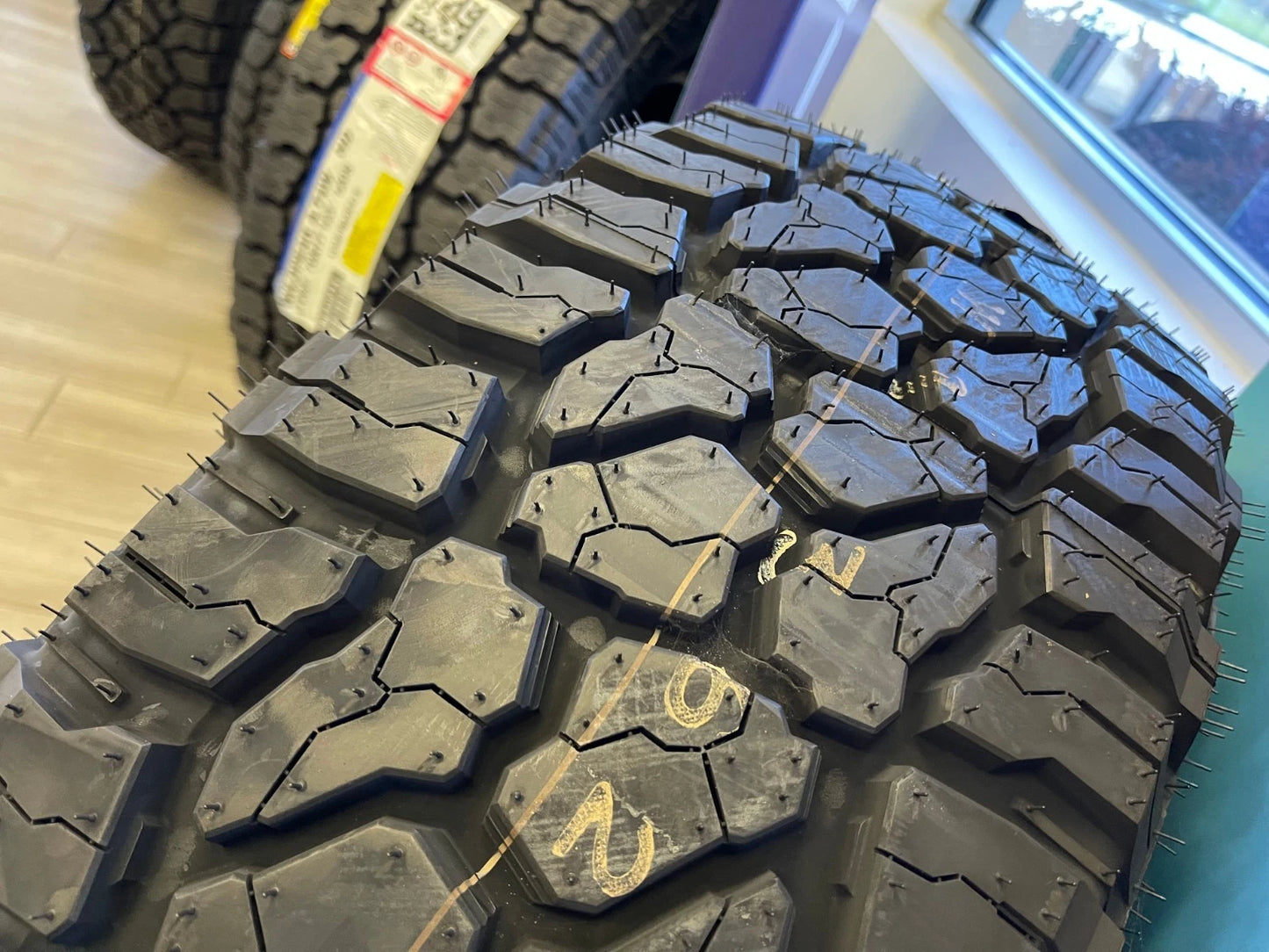 (1) 285/70/17 Falken Wildpeak R/T01 tire LT 6 ply load range C NEW