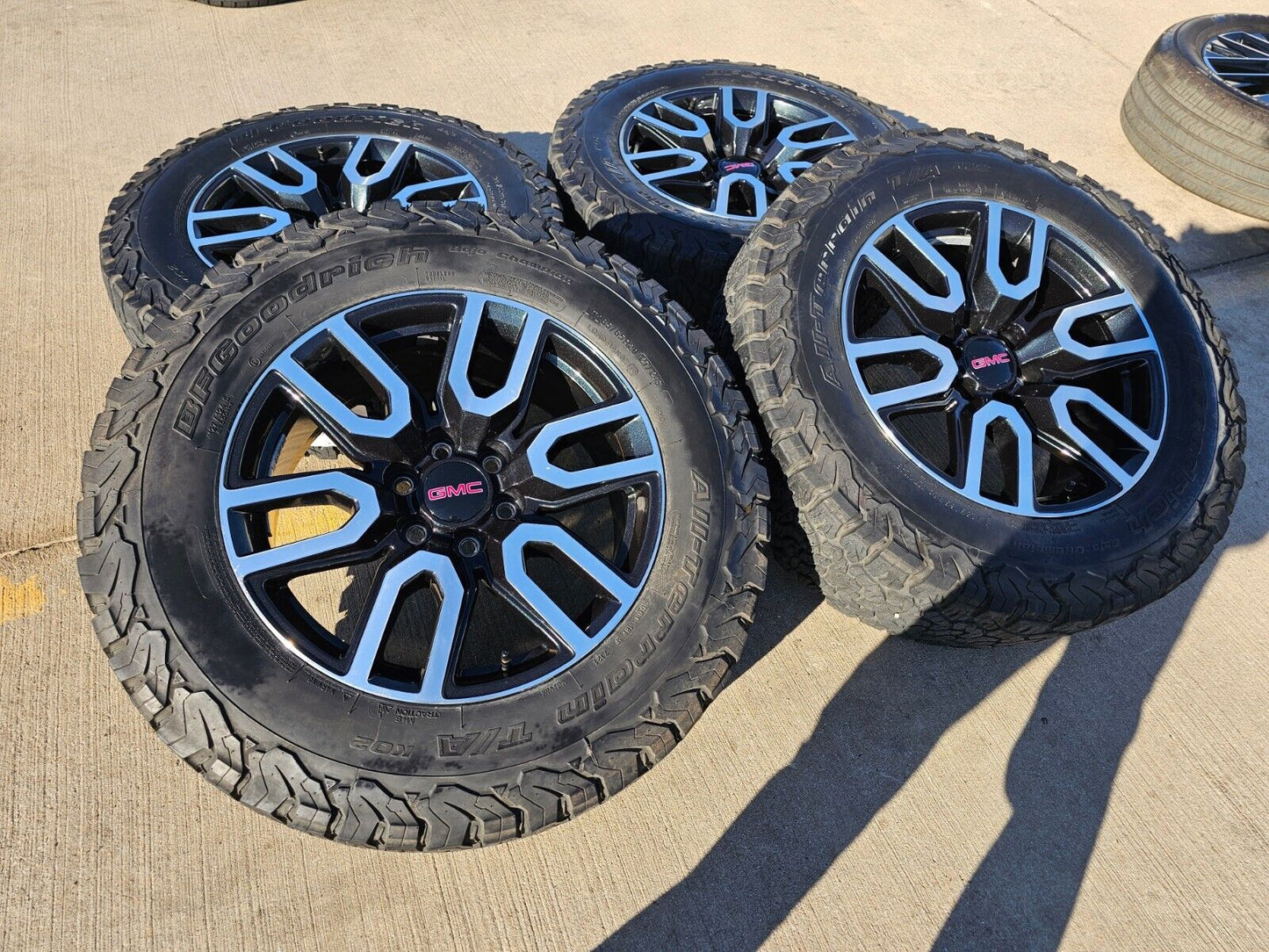 20" GMC Sierra Yukon Chevy OEM black 5914 5918 wheels rims tires BFG 35"