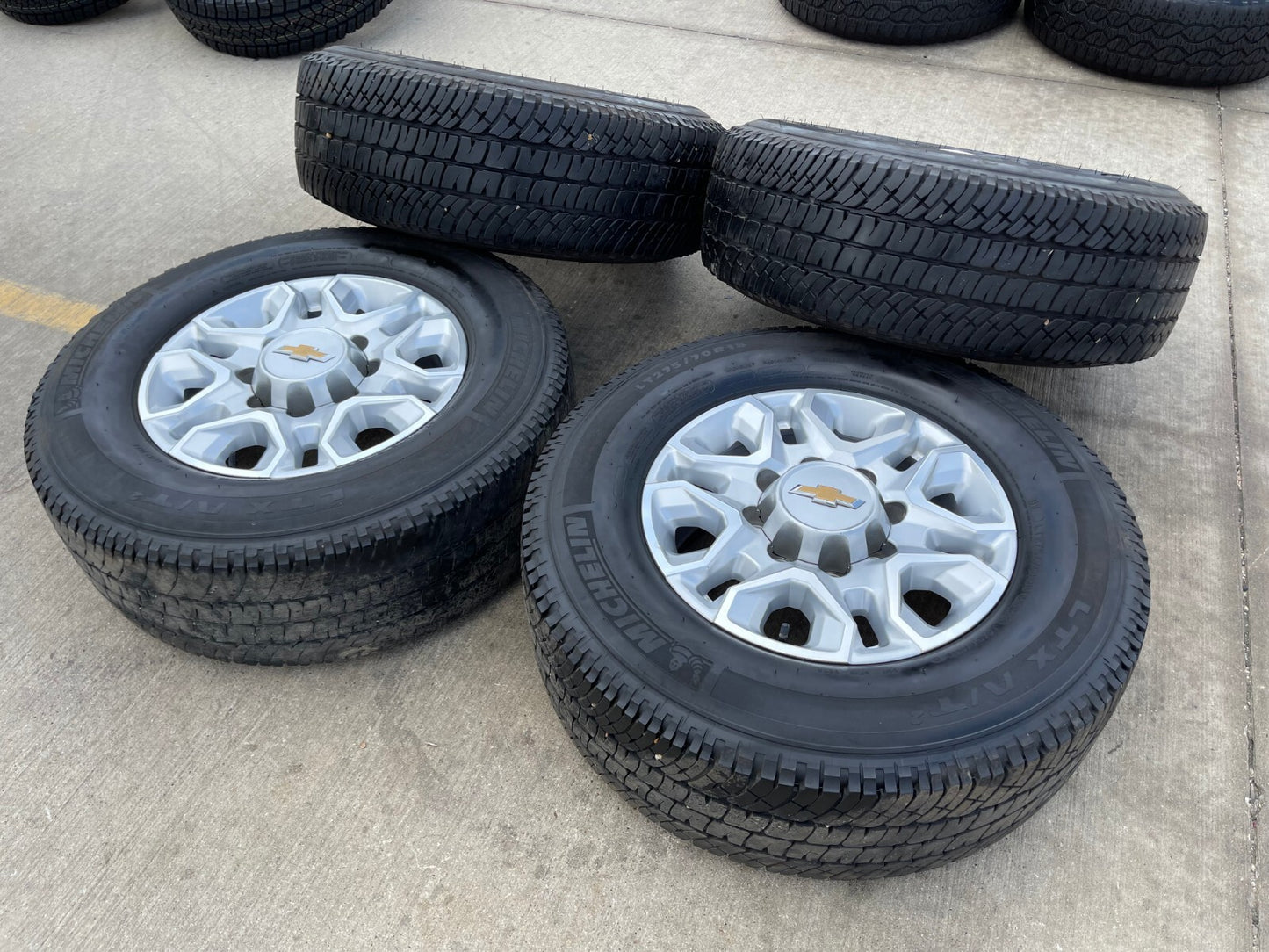 18" Chevy Silverado 2500 3500 OEM 5959 wheels rims MICHELIN LTX A/T2