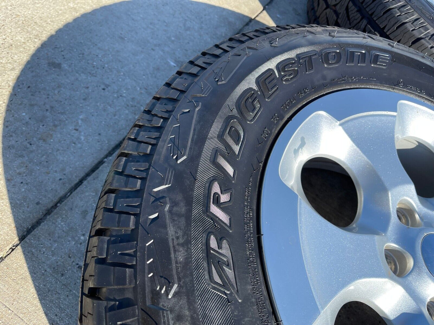 18" Jeep Wrangler Sahara OEM wheels rims 9119 NEW A/T tires