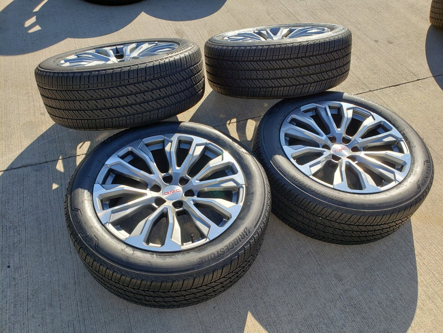 22" GMC Yukon Sierra Chevy Tahoe Silverado OEM wheels rims tires 14025 97000
