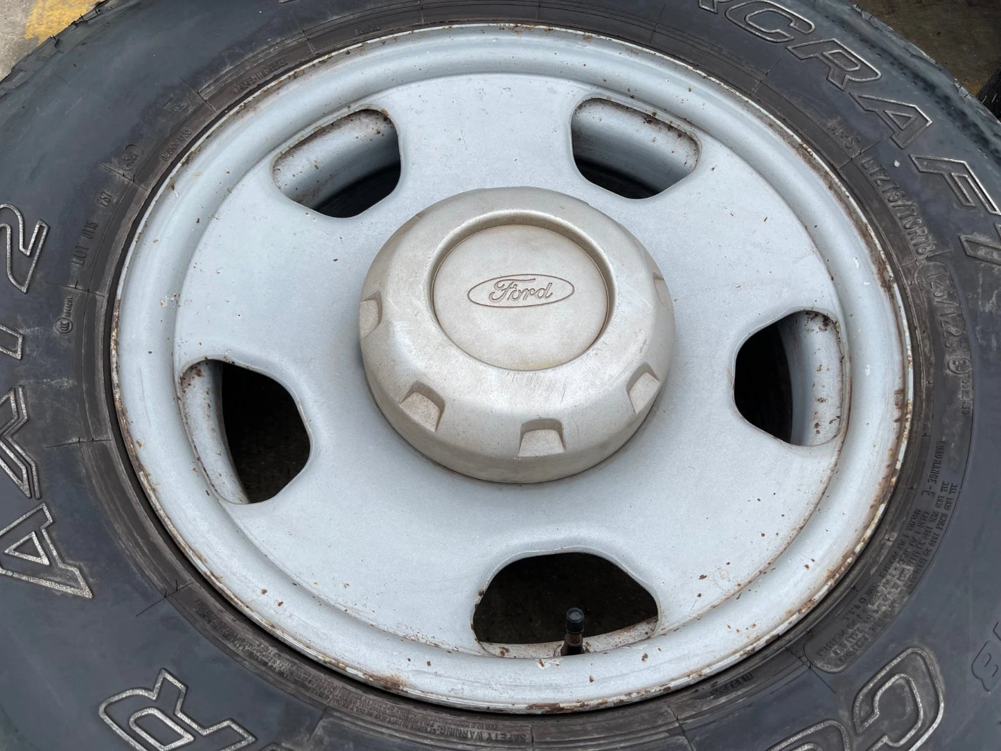 (1) 18" Ford F-250 F-350 OEM 3601 steel spare wheel rim tire