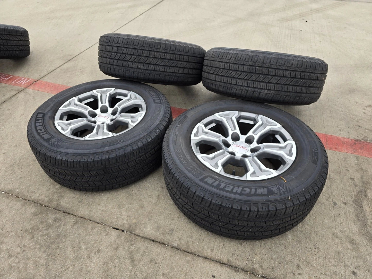 18" GMC Sierra AT4 Chevy Silverado OEM 5910 wheels rims MICHELIN
