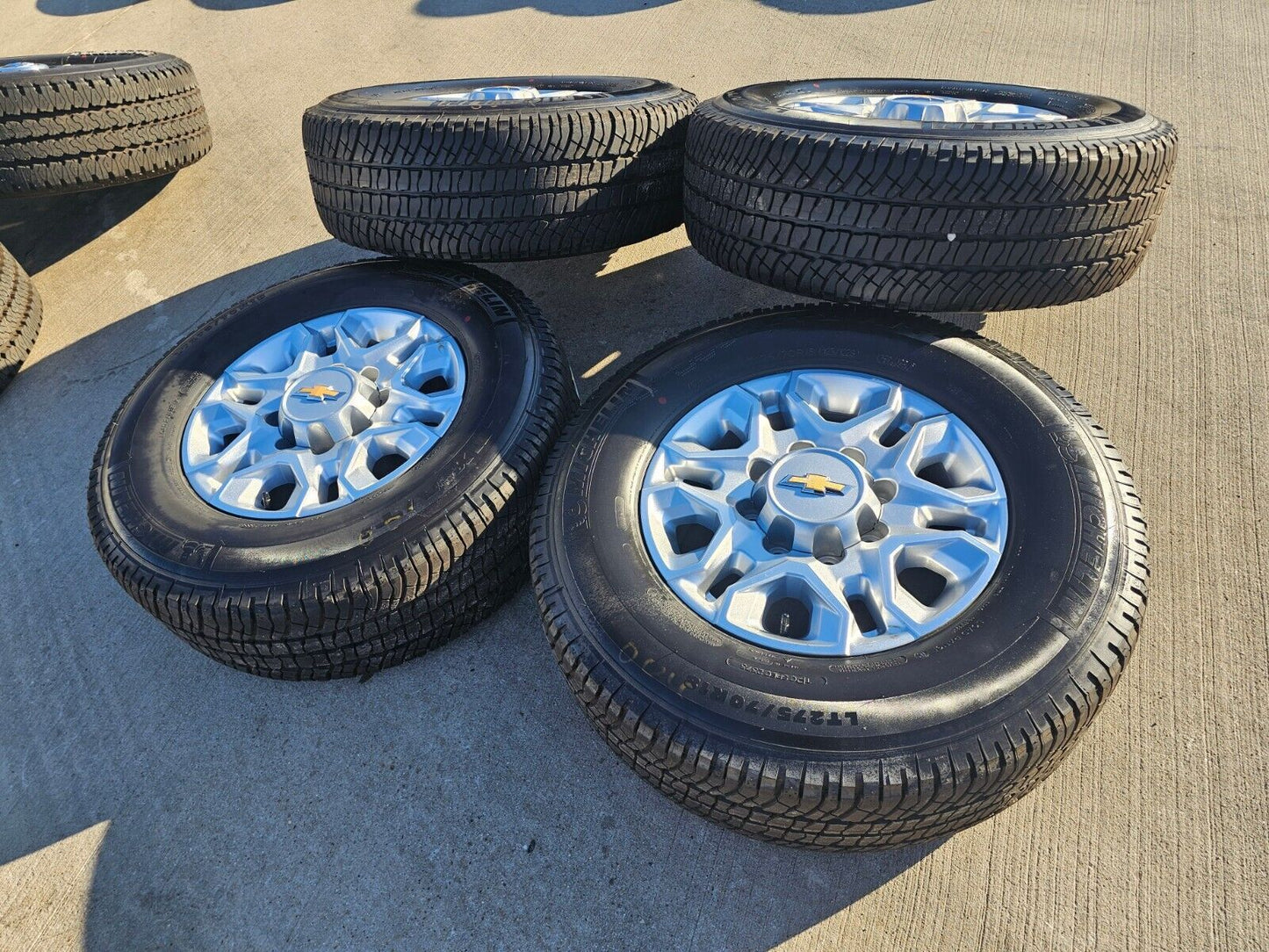 18" Chevy Silverado 2500 3500 OEM 5959 wheels rims MICHELIN 2023 2024 2025 NEW