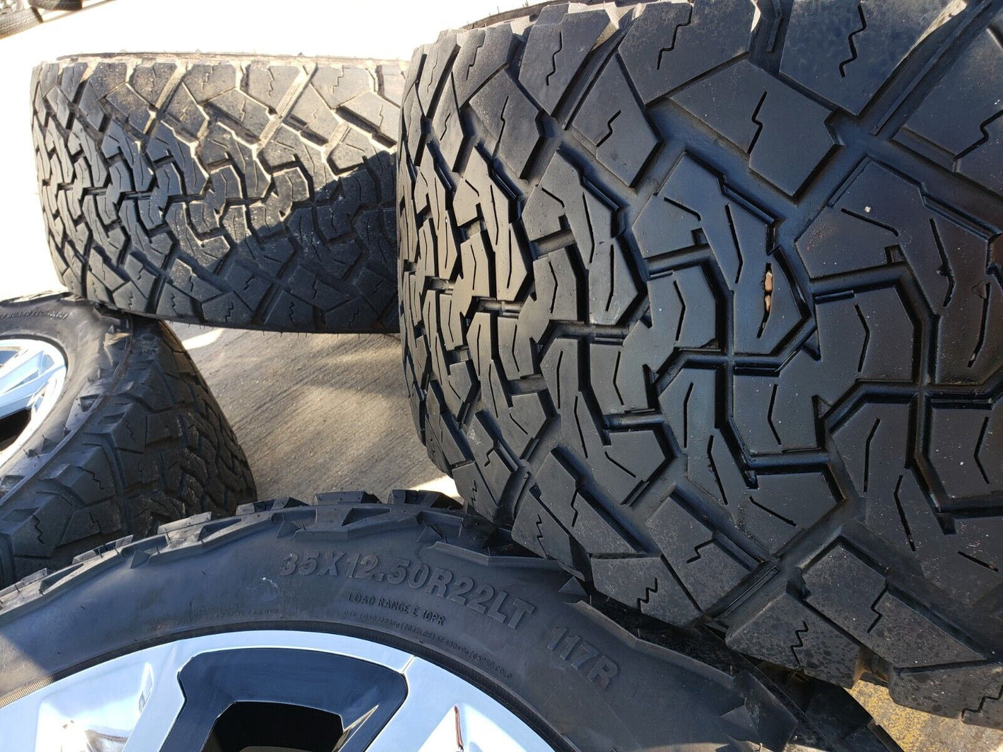 22" Chevy Tahoe Suburban OEM Replica 5907 5901 wheels rims Silverado 35" tires