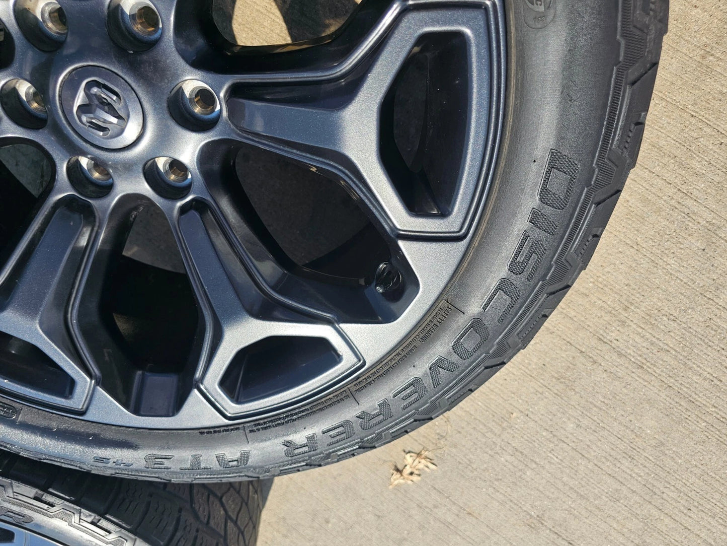 22" Dodge Ram 1500 OEM Laramie wheels LIMITED Gray 2685 2727 tires