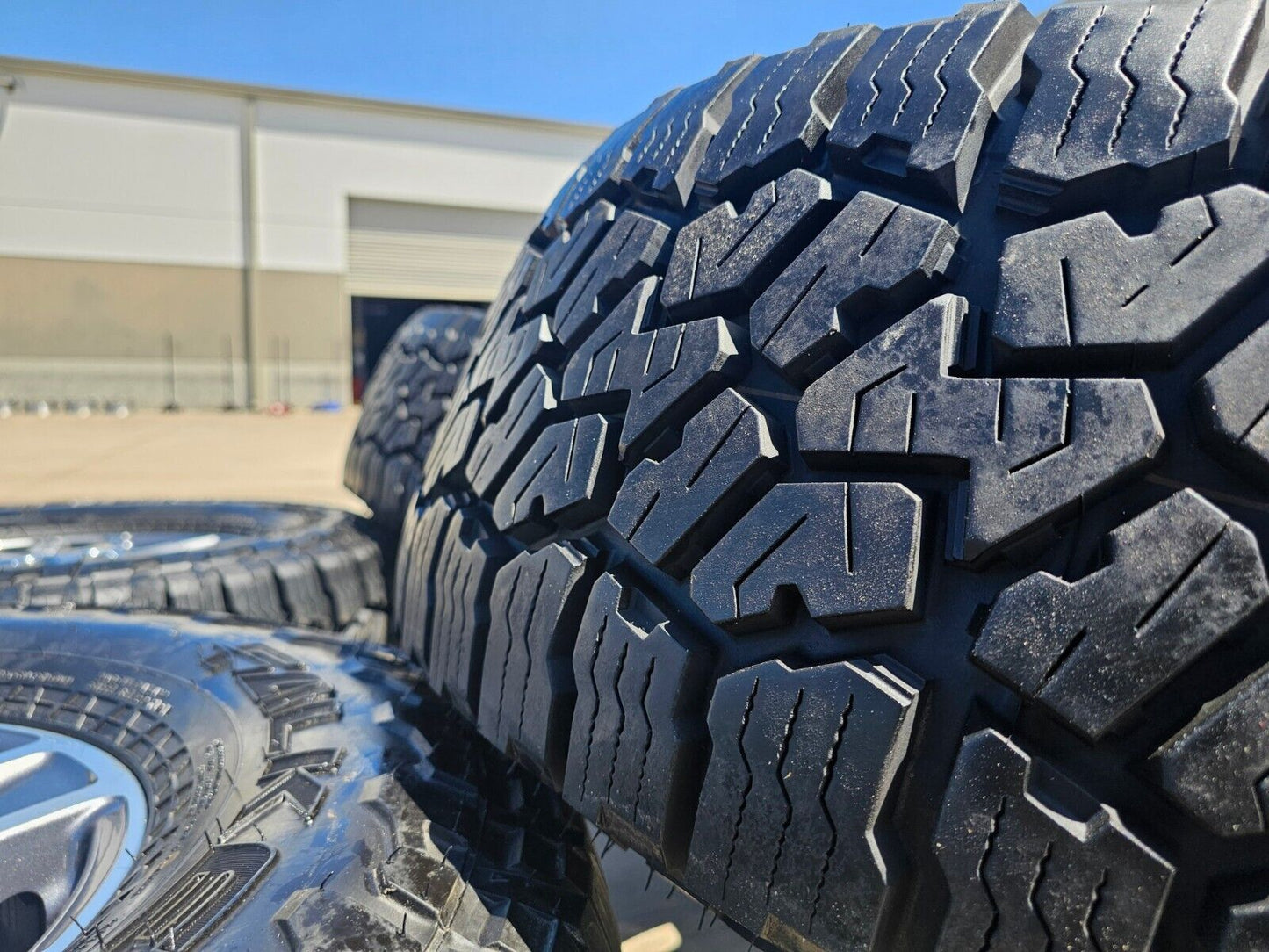 18" Ford F-250 F-350 TREMOR FX-4 OEM wheels 10298 tires FALKEN 35"
