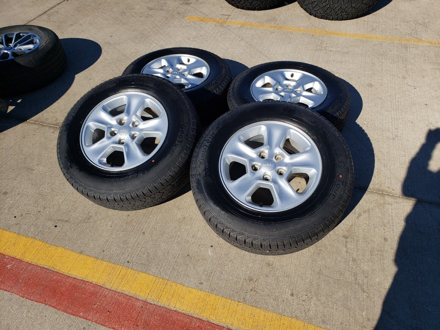 17" Jeep Grand Cherokee OEM wheels rims 9135 tires