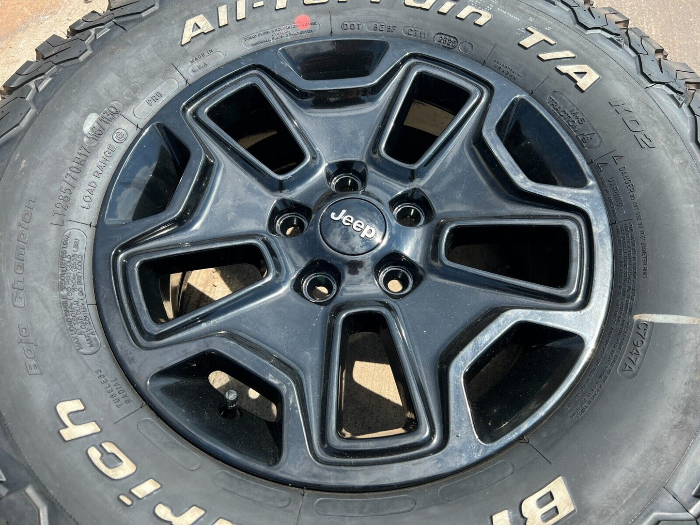 17" Jeep Wrangler OEM wheel rim SPARE 9118 tire spare BFG 33"