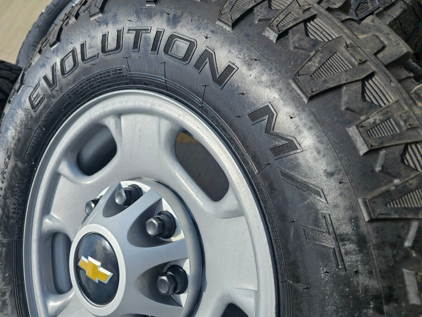 17" Chevy Silverado GMC Sierra 2500 OEM 8095 wheels rims 33" M/T